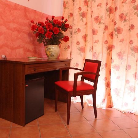 B&B Rinascente Паола Екстериор снимка