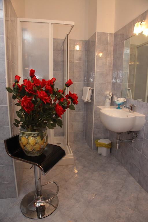B&B Rinascente Паола Екстериор снимка